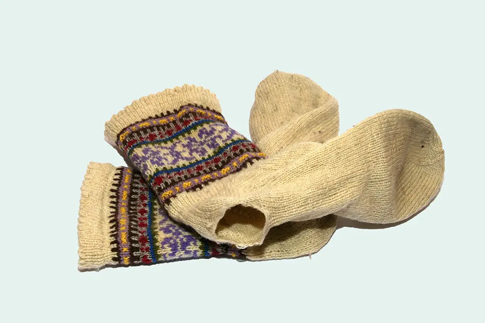 Dekorationsbild för Snart får trasig textil läggas i restavfallet