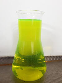 Vattnet i ledningarna för fjärrvärme färgas grönt för att läckor ska vara lättare att upptäcka. 